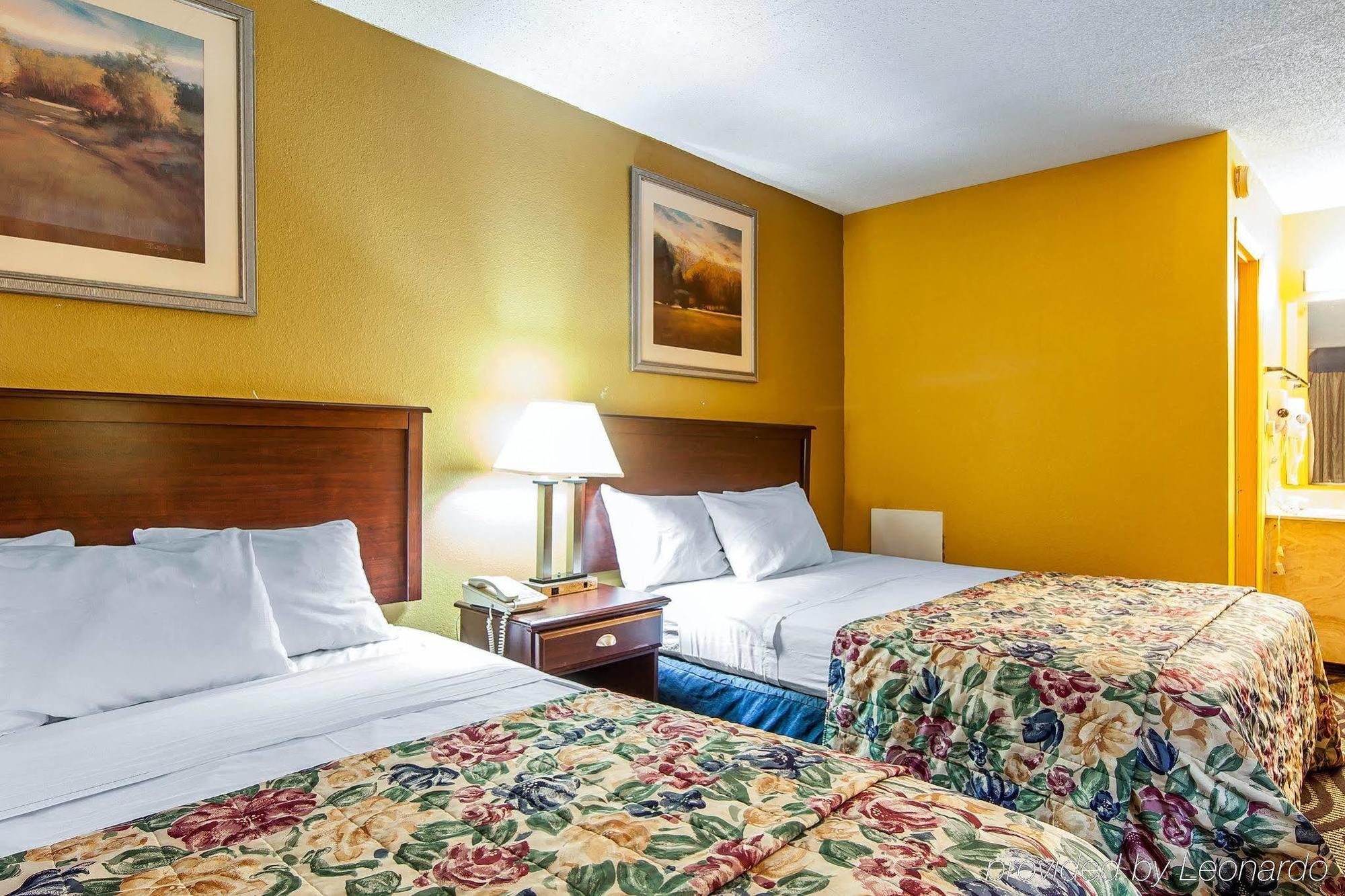 Days Inn By Wyndham Calhoun Ga I-75 And Us-41 Экстерьер фото